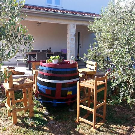 Holiday Home Hrast Debeljak Kültér fotó