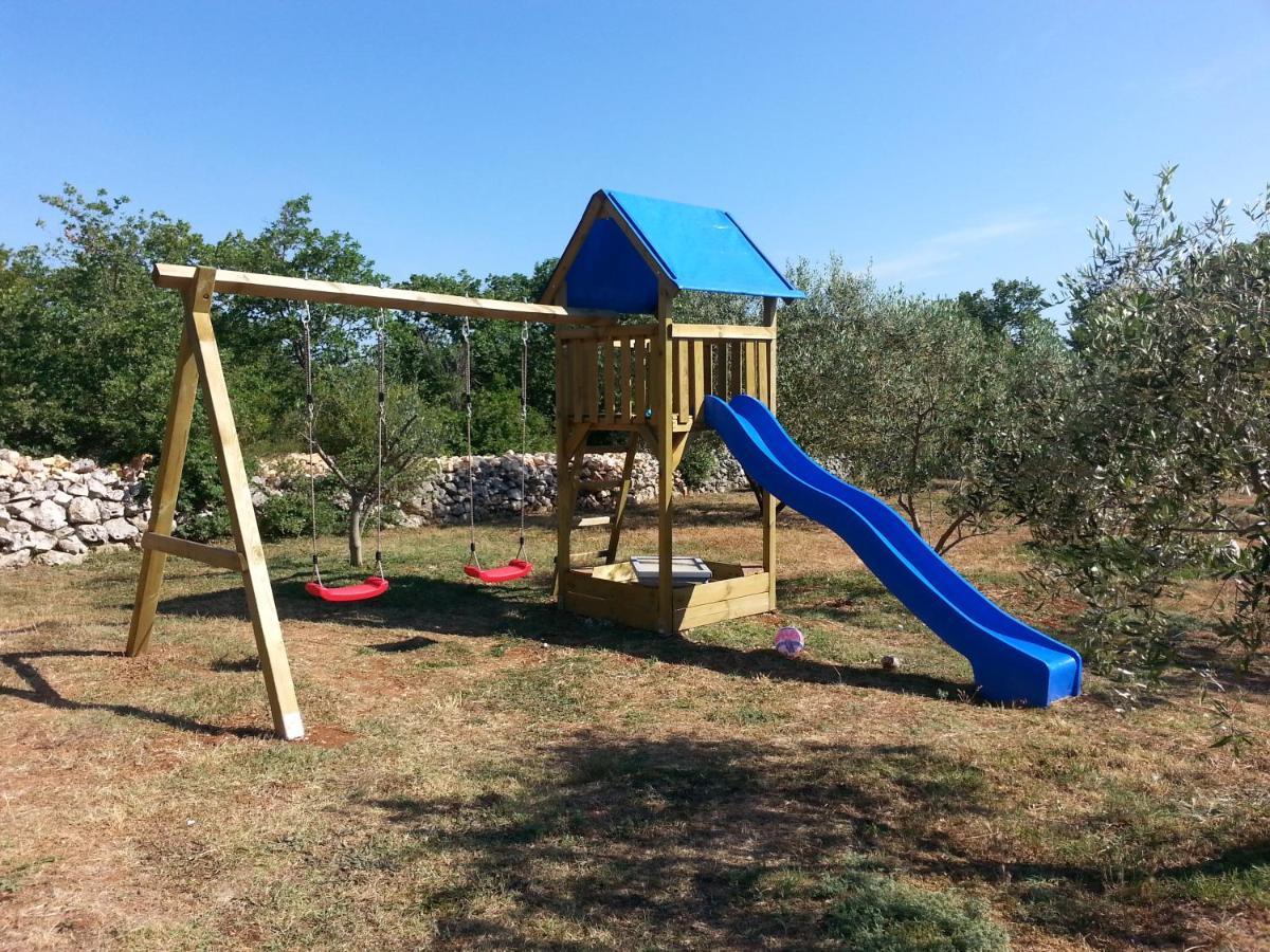 Holiday Home Hrast Debeljak Kültér fotó