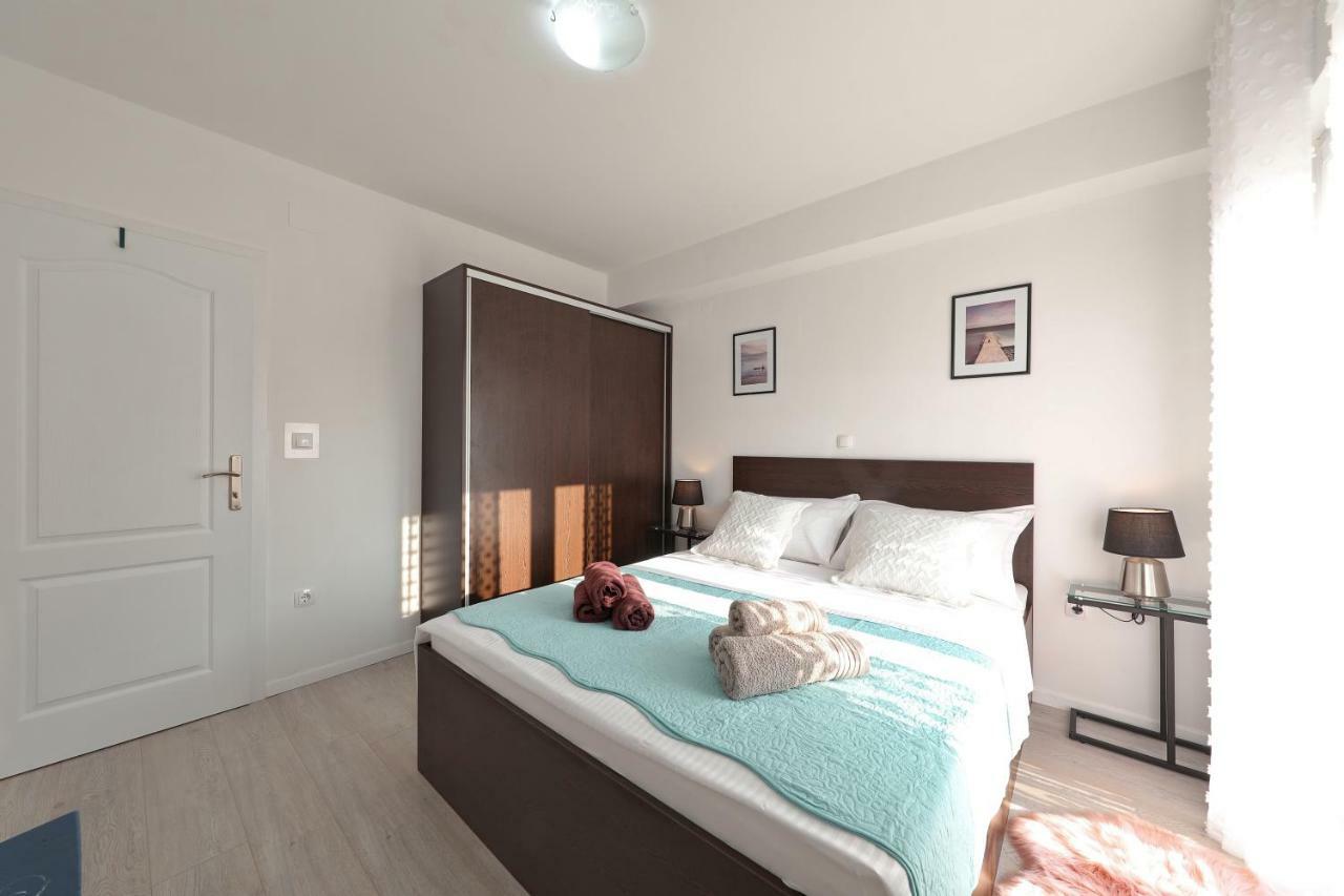 Holiday Home Hrast Debeljak Kültér fotó