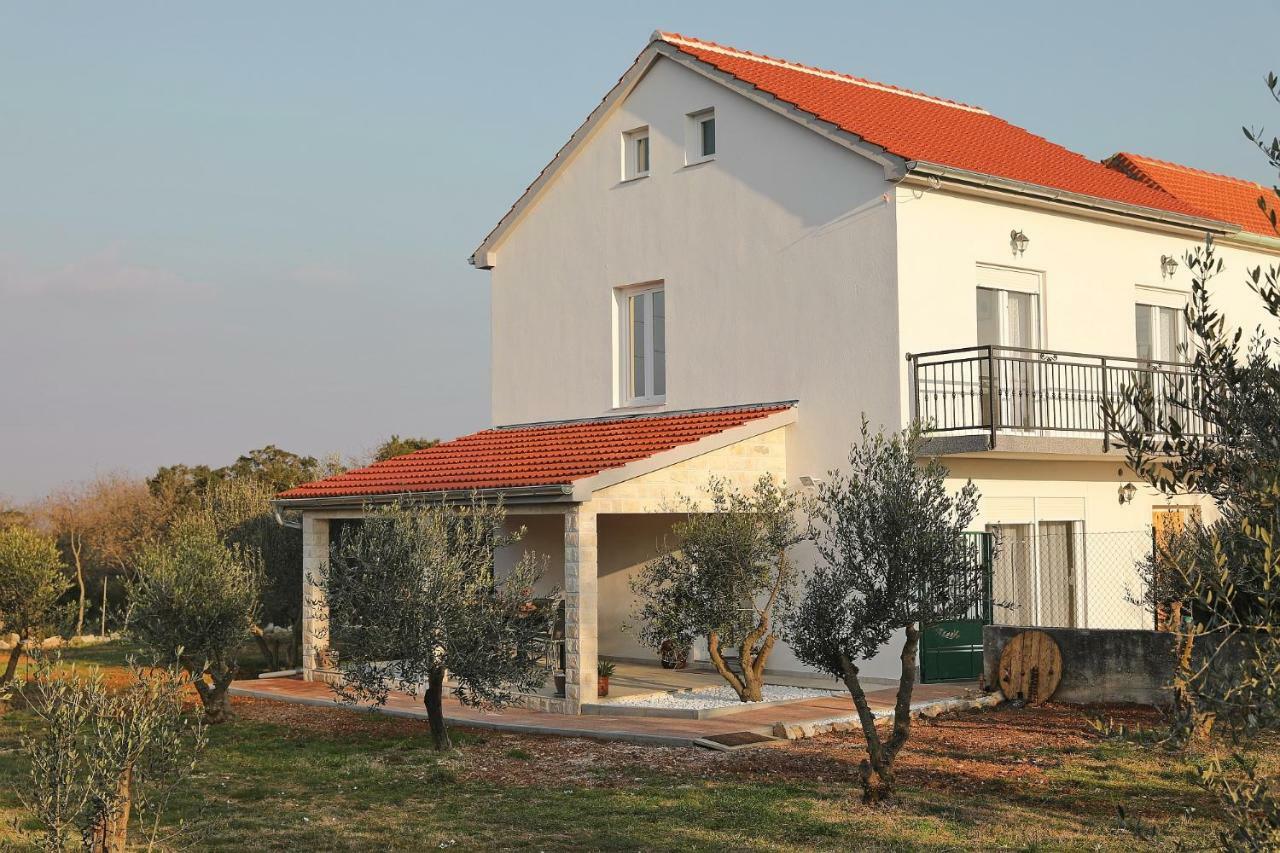 Holiday Home Hrast Debeljak Kültér fotó