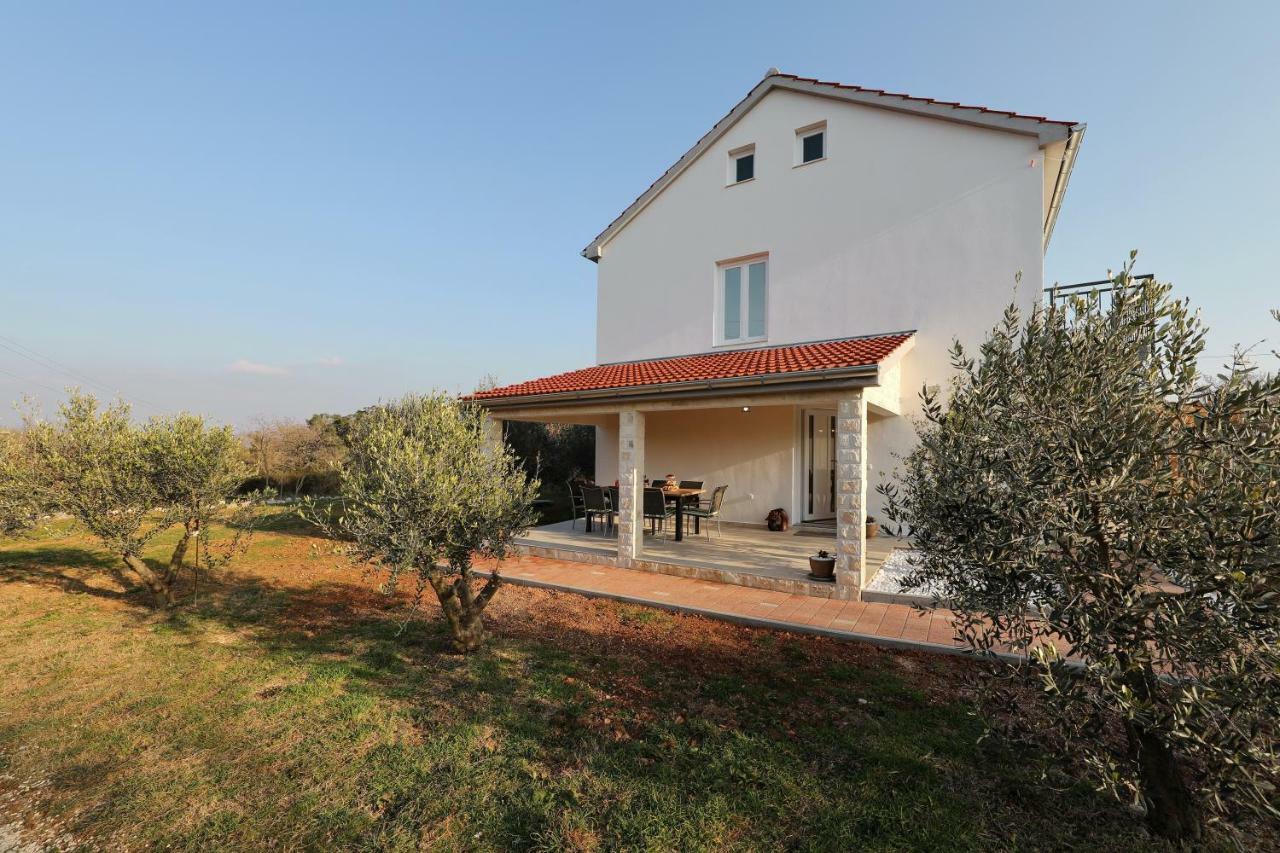 Holiday Home Hrast Debeljak Kültér fotó