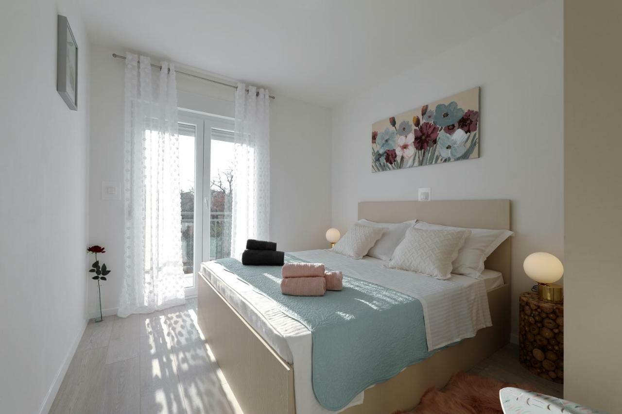 Holiday Home Hrast Debeljak Kültér fotó