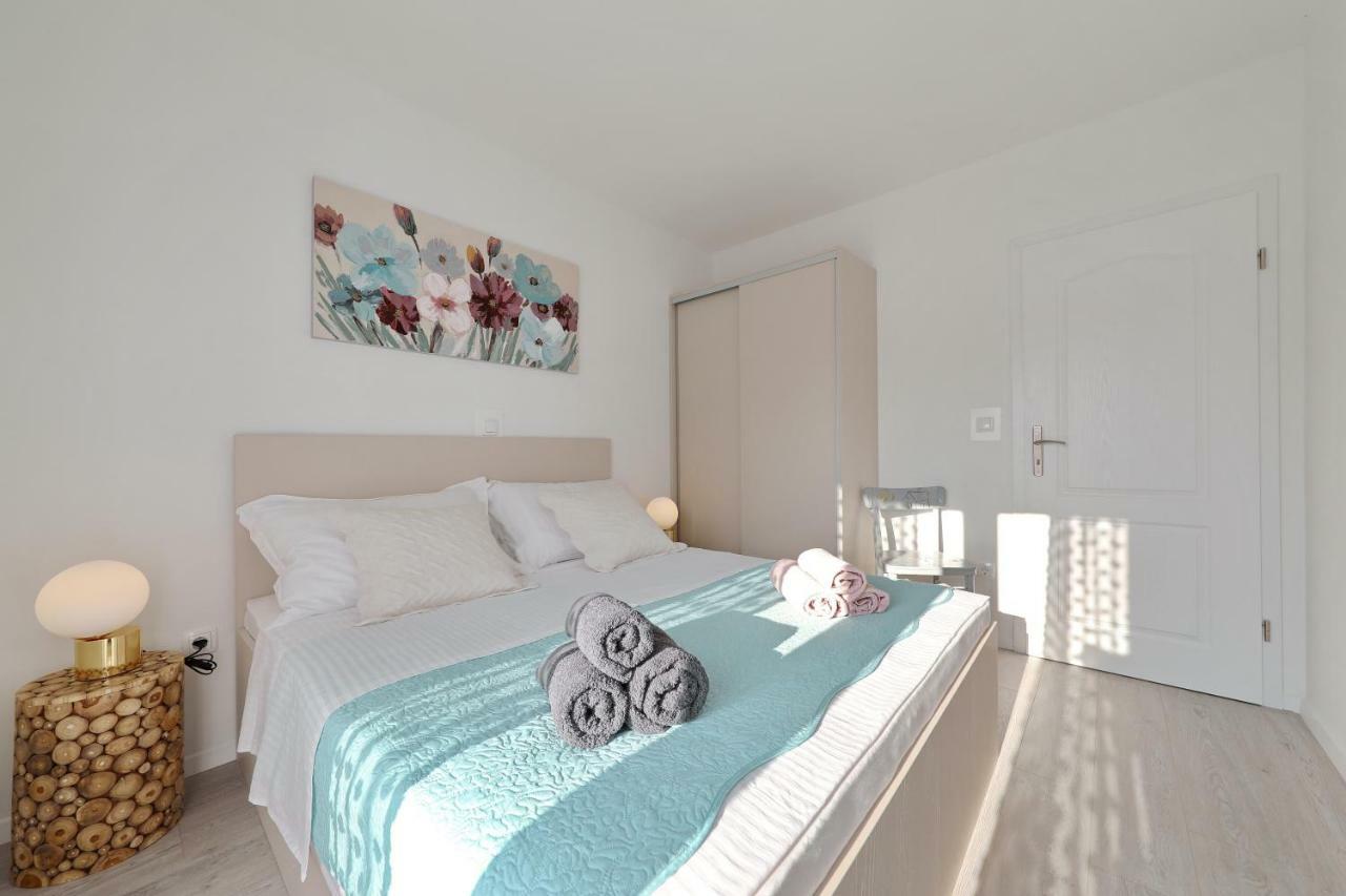 Holiday Home Hrast Debeljak Kültér fotó